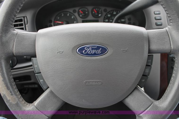 image for item H6365 2006 Ford Taurus SEL
