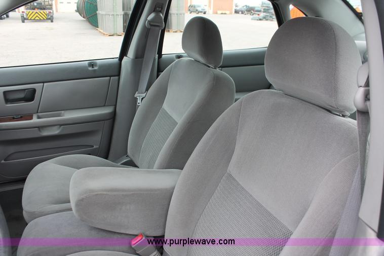 image for item H6365 2006 Ford Taurus SEL