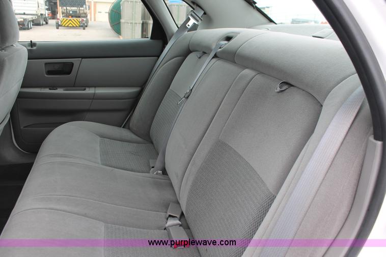 image for item H6365 2006 Ford Taurus SEL