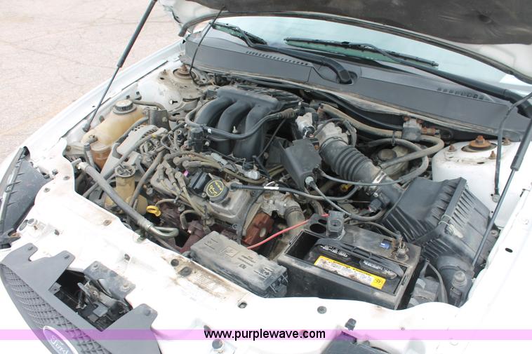 image for item H6365 2006 Ford Taurus SEL