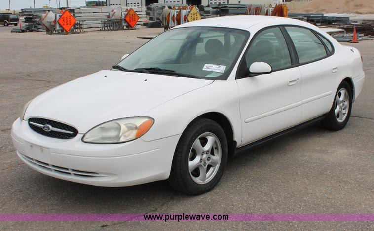 image for item H6366 2003 Ford Taurus SE