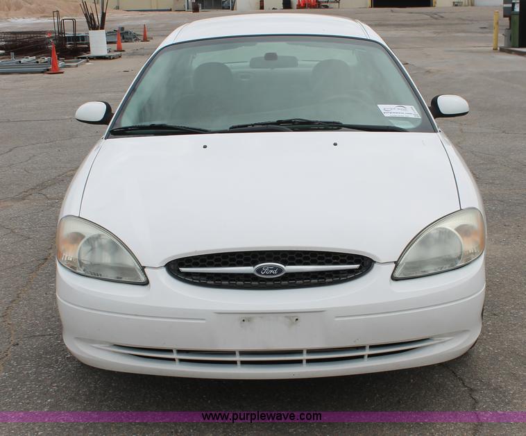 image for item H6366 2003 Ford Taurus SE