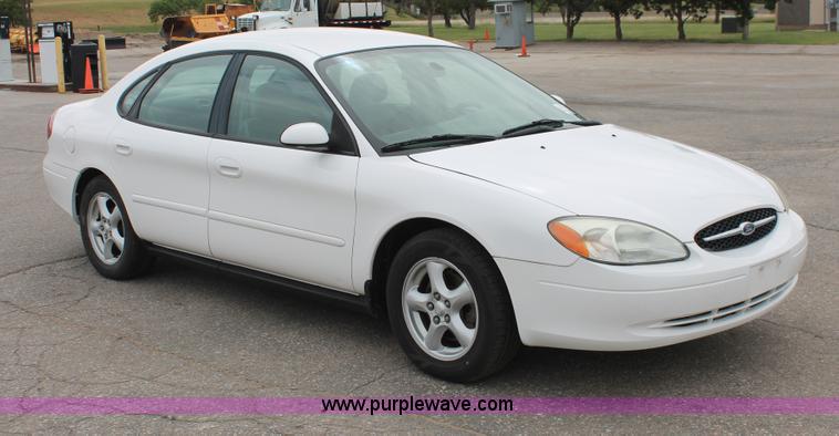 image for item H6366 2003 Ford Taurus SE