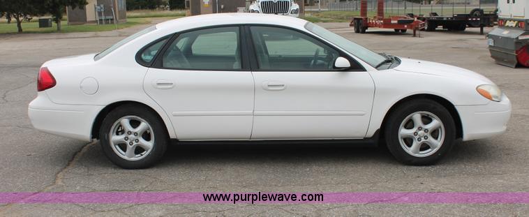 image for item H6366 2003 Ford Taurus SE