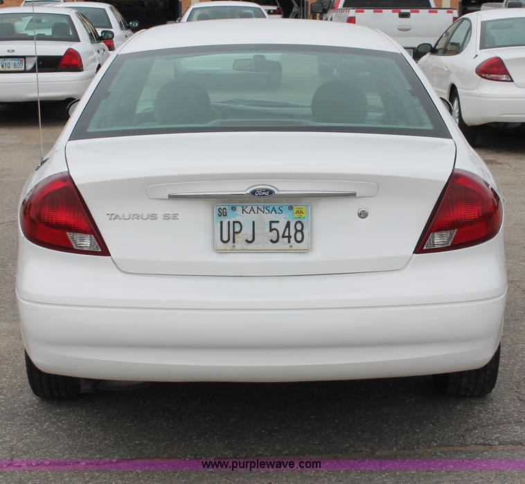 image for item H6366 2003 Ford Taurus SE