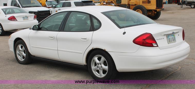 image for item H6366 2003 Ford Taurus SE