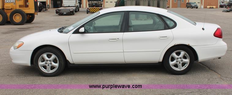 image for item H6366 2003 Ford Taurus SE