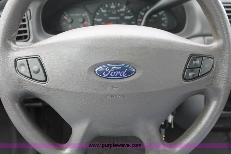 image for item H6366 2003 Ford Taurus SE