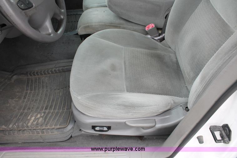 image for item H6366 2003 Ford Taurus SE