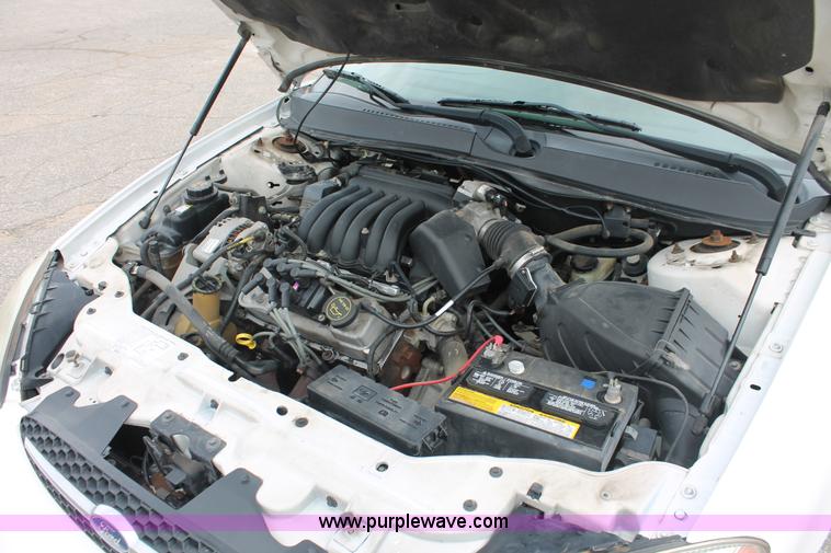 image for item H6366 2003 Ford Taurus SE