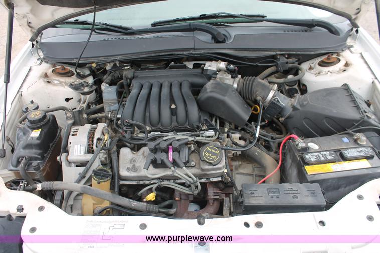 image for item H6366 2003 Ford Taurus SE