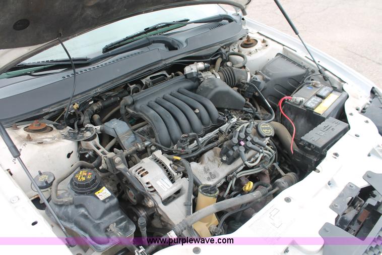 image for item H6366 2003 Ford Taurus SE