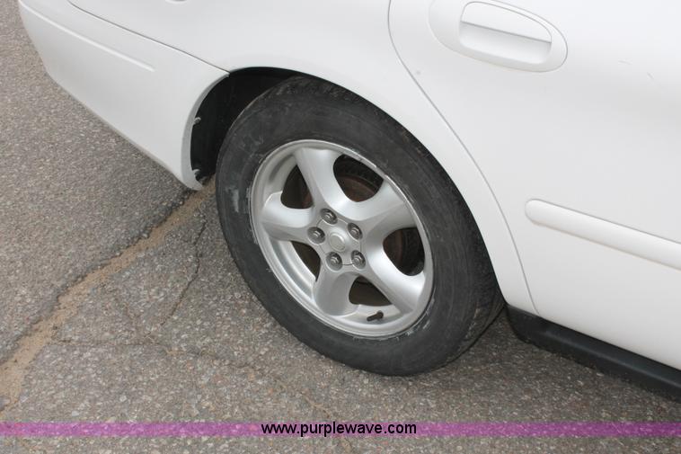 image for item H6366 2003 Ford Taurus SE