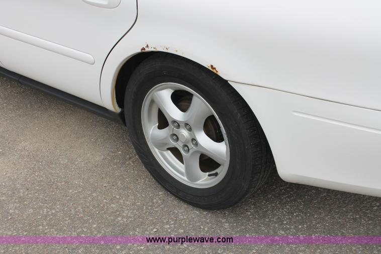image for item H6366 2003 Ford Taurus SE
