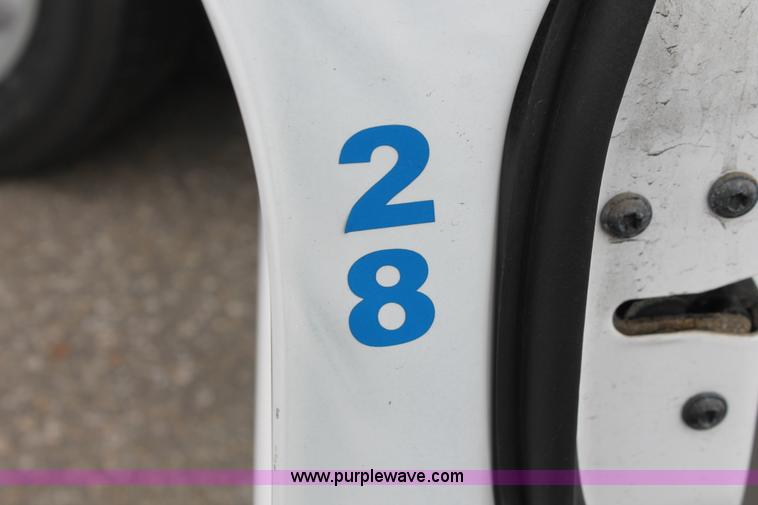 image for item H6366 2003 Ford Taurus SE