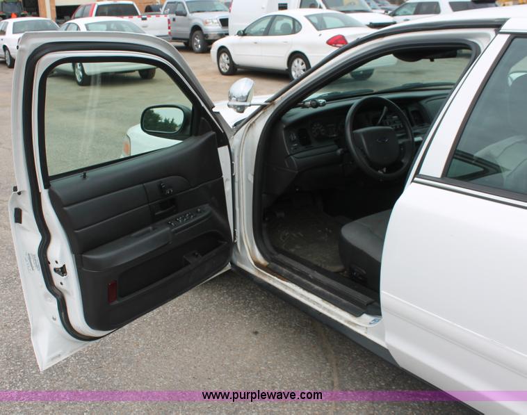 image for item H6367 2006 Ford Crown Victoria Police Interceptor