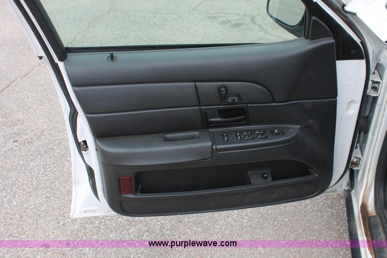 image for item H6367 2006 Ford Crown Victoria Police Interceptor