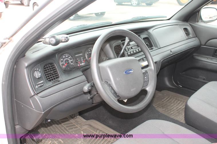 image for item H6367 2006 Ford Crown Victoria Police Interceptor