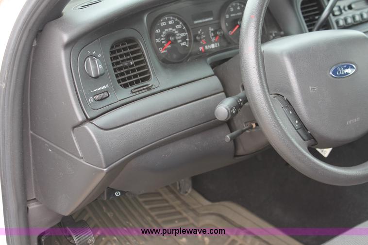 image for item H6367 2006 Ford Crown Victoria Police Interceptor