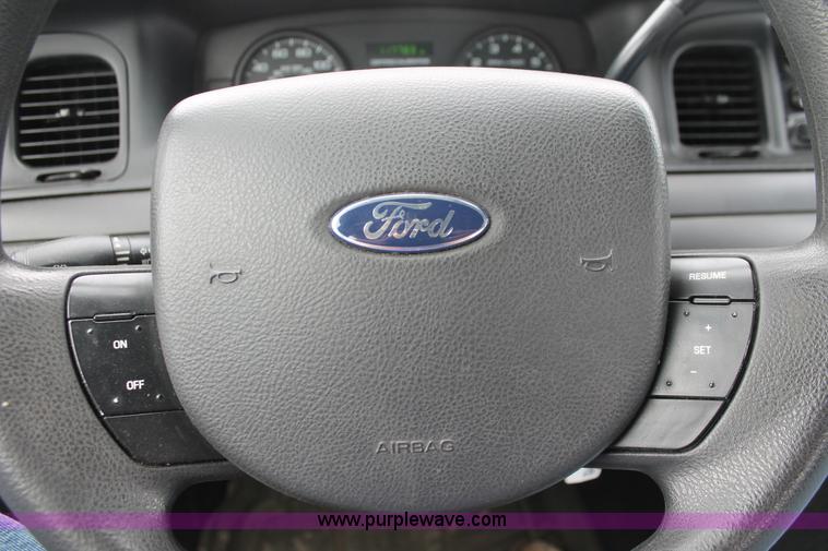 image for item H6367 2006 Ford Crown Victoria Police Interceptor