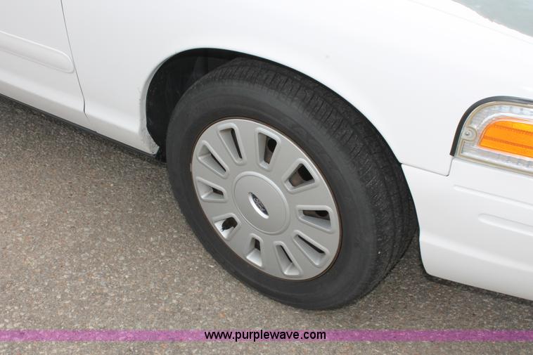 image for item H6367 2006 Ford Crown Victoria Police Interceptor