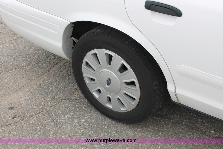 image for item H6367 2006 Ford Crown Victoria Police Interceptor