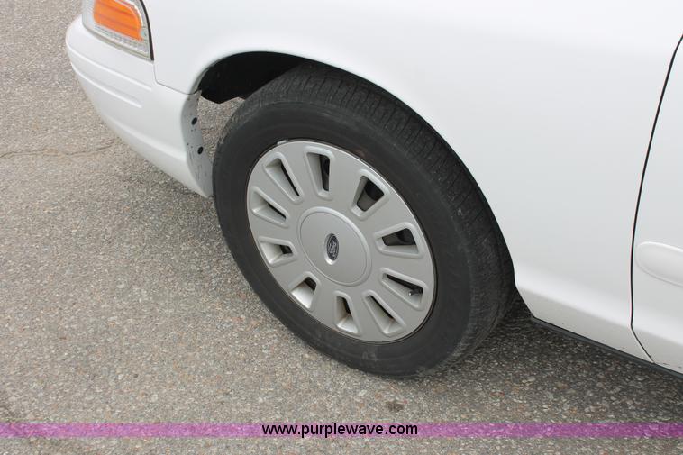 image for item H6367 2006 Ford Crown Victoria Police Interceptor