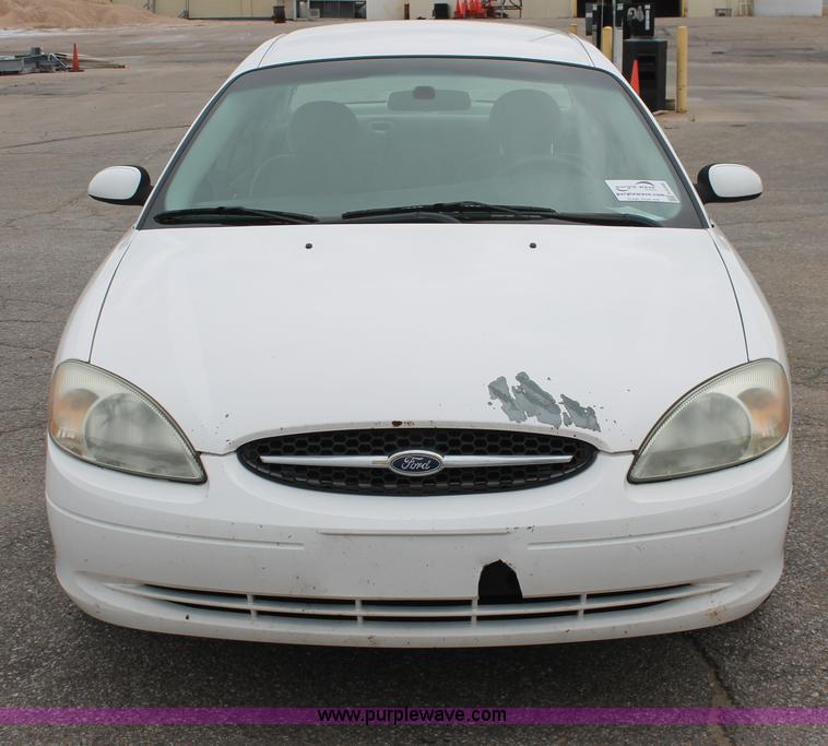 image for item H6368 2002 Ford Taurus SE
