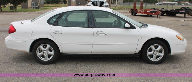 image for item H6368 2002 Ford Taurus SE