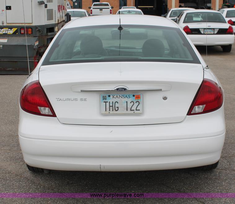 image for item H6368 2002 Ford Taurus SE