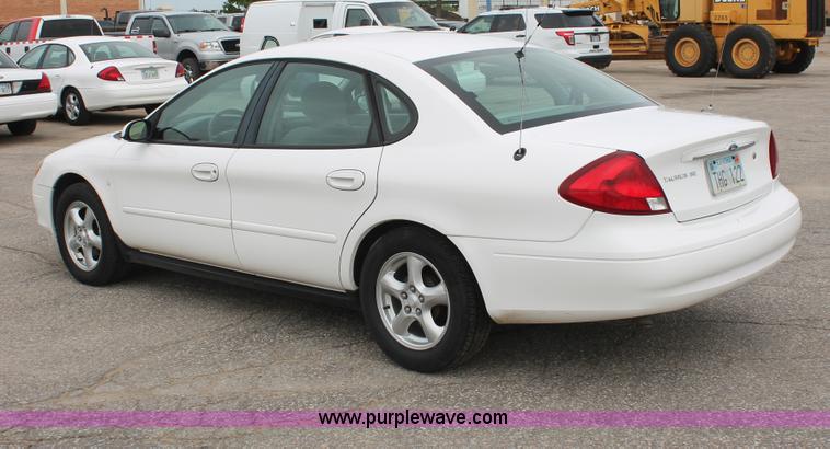 image for item H6368 2002 Ford Taurus SE