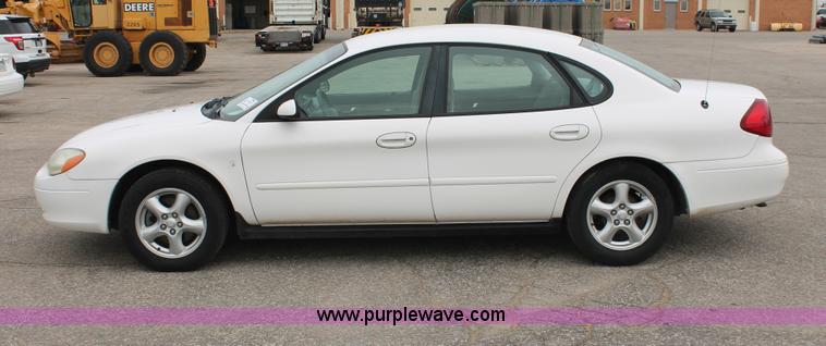 image for item H6368 2002 Ford Taurus SE