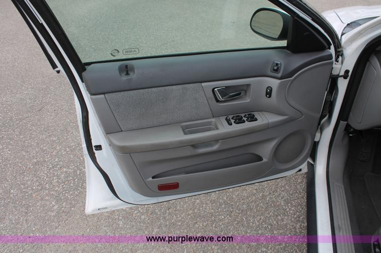 image for item H6368 2002 Ford Taurus SE