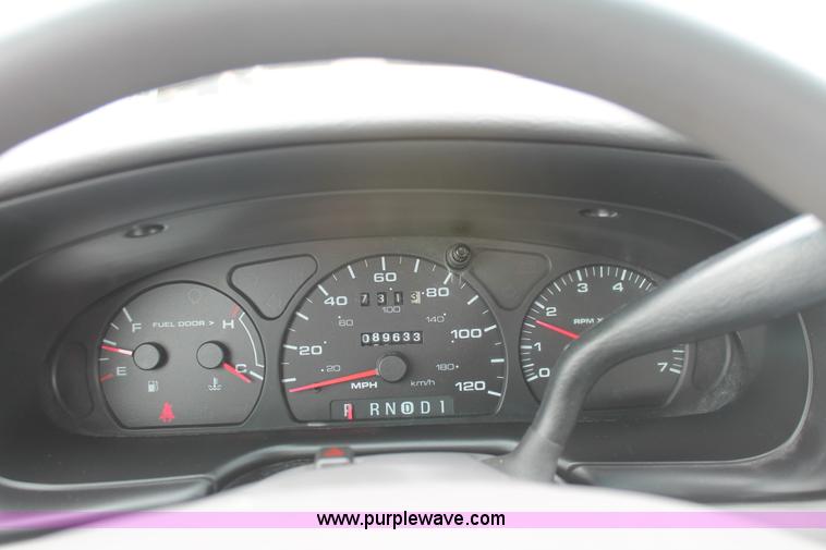 image for item H6368 2002 Ford Taurus SE