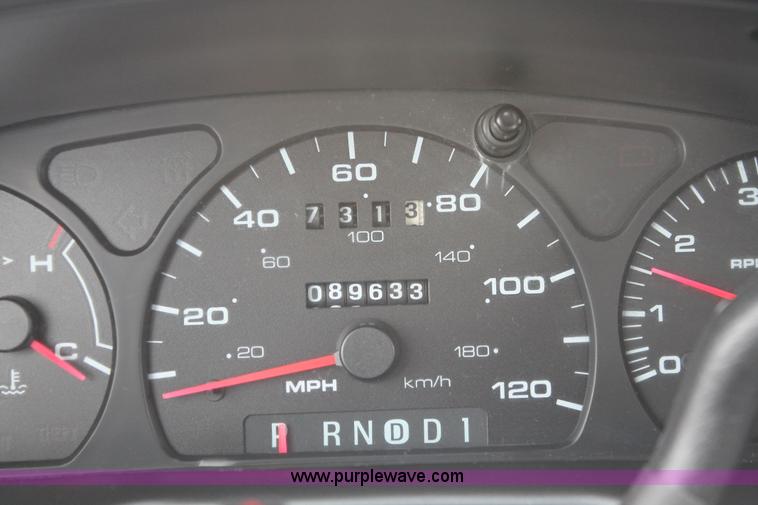 image for item H6368 2002 Ford Taurus SE