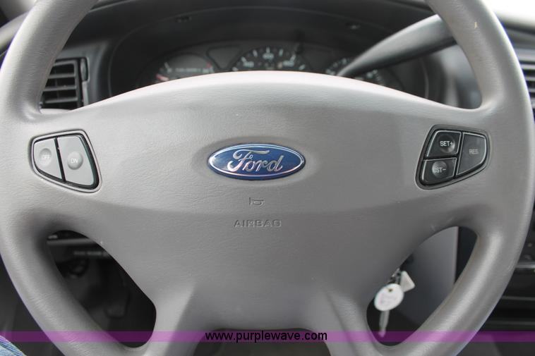 image for item H6368 2002 Ford Taurus SE