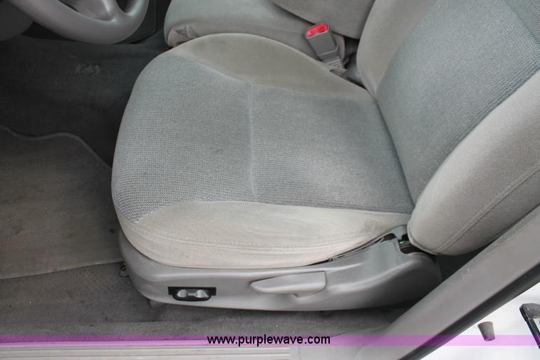 image for item H6368 2002 Ford Taurus SE