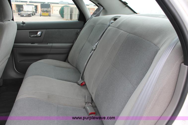 image for item H6368 2002 Ford Taurus SE