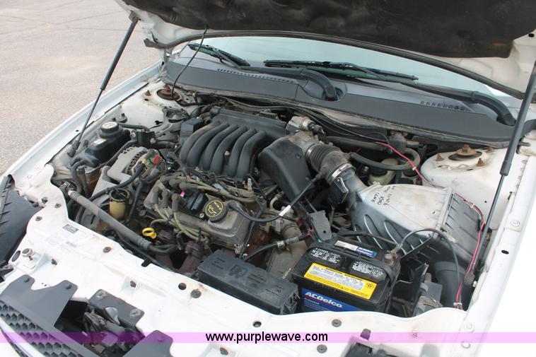 image for item H6368 2002 Ford Taurus SE