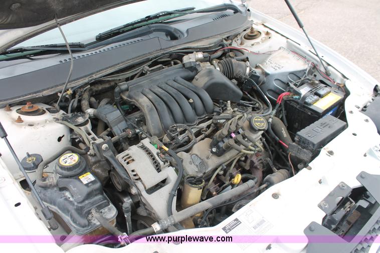 image for item H6368 2002 Ford Taurus SE