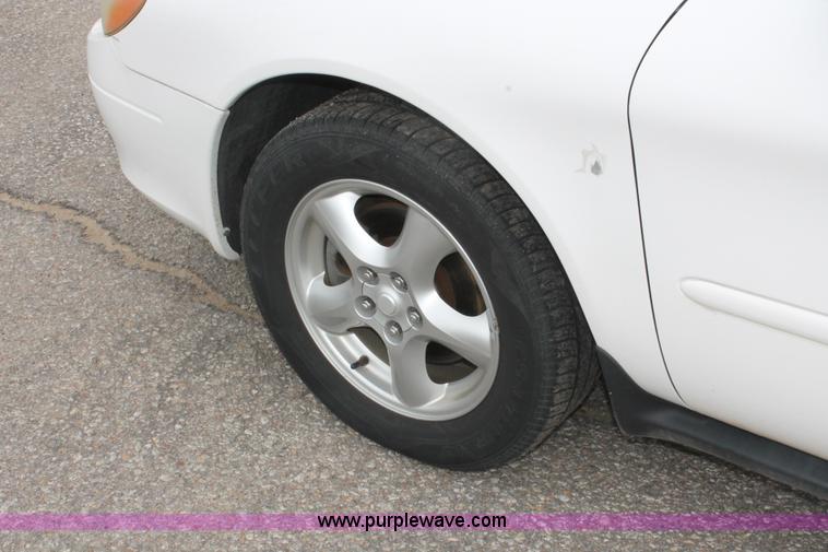 image for item H6368 2002 Ford Taurus SE