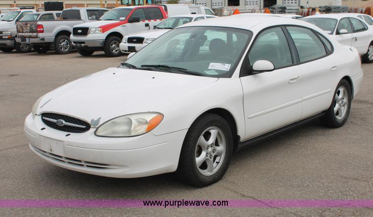 image for item H6369 2003 Ford Taurus SE