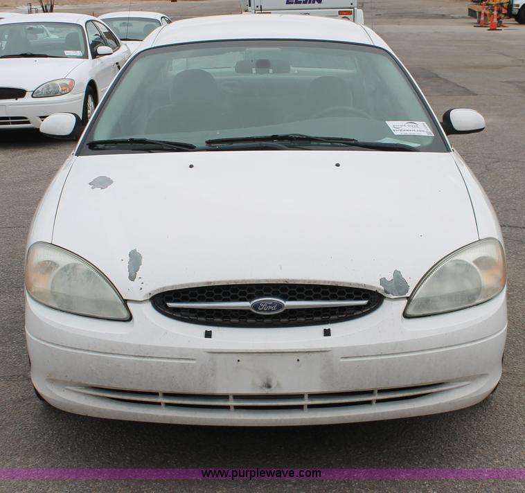 image for item H6369 2003 Ford Taurus SE