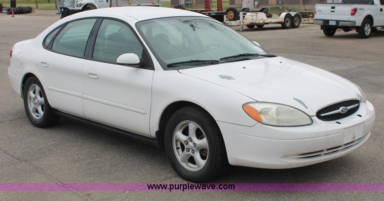 image for item H6369 2003 Ford Taurus SE