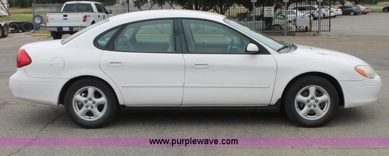image for item H6369 2003 Ford Taurus SE