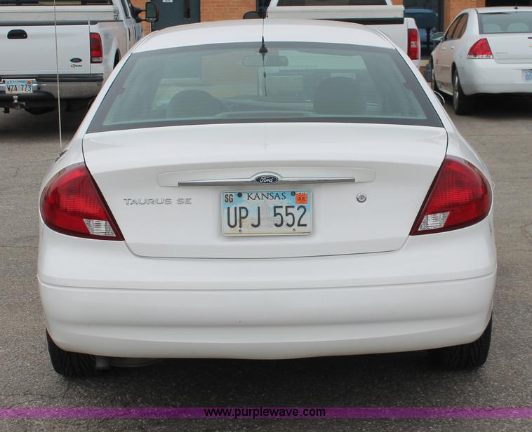 image for item H6369 2003 Ford Taurus SE
