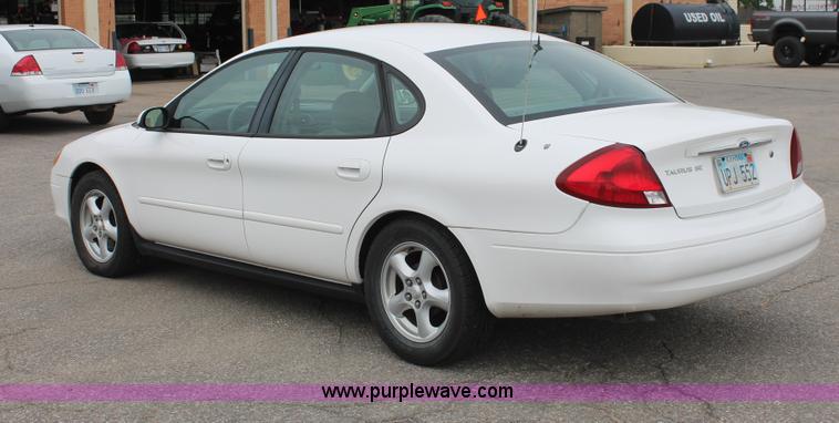 image for item H6369 2003 Ford Taurus SE