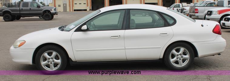image for item H6369 2003 Ford Taurus SE