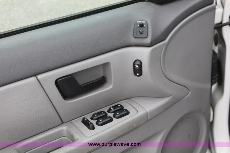 image for item H6369 2003 Ford Taurus SE