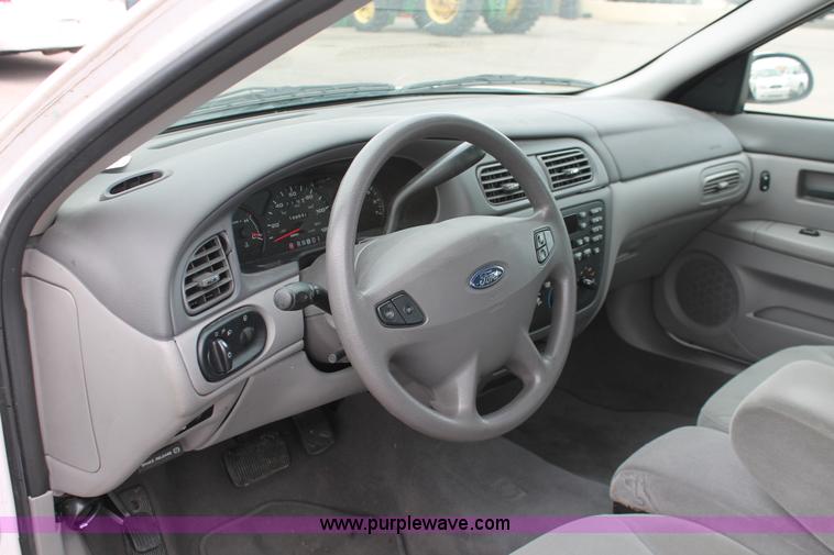 image for item H6369 2003 Ford Taurus SE